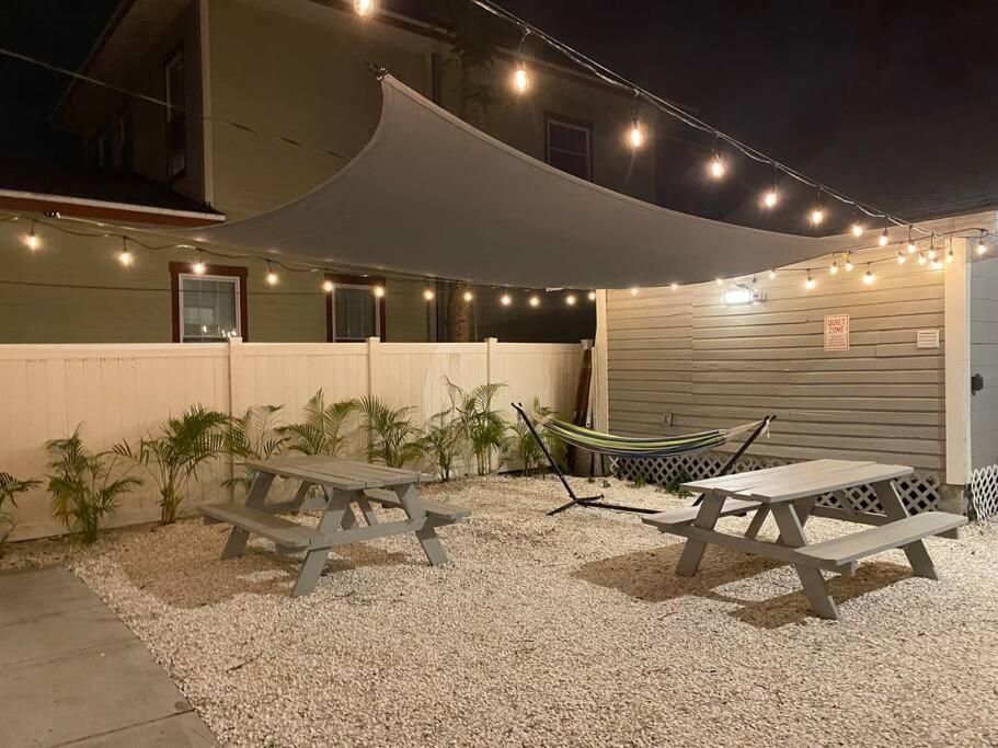 Chic Bungalow Apartment Steps From Armature Works & Downtown Riverwalk Tampa Esterno foto