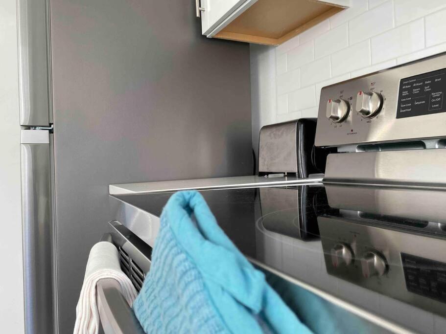 Chic Bungalow Apartment Steps From Armature Works & Downtown Riverwalk Tampa Esterno foto