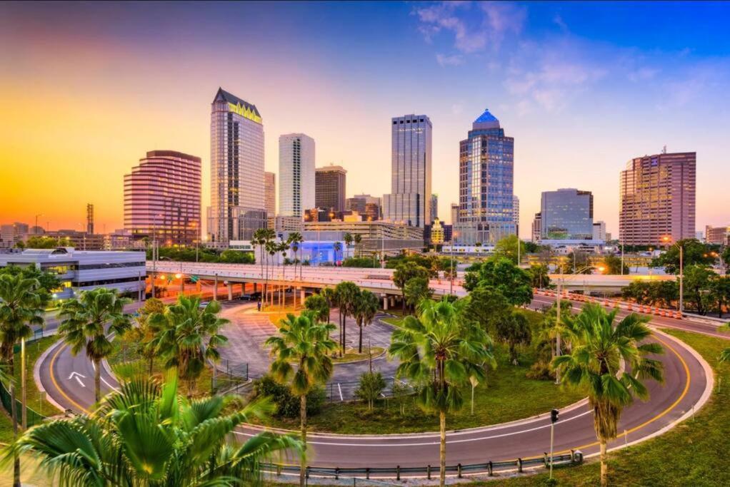 Chic Bungalow Apartment Steps From Armature Works & Downtown Riverwalk Tampa Esterno foto