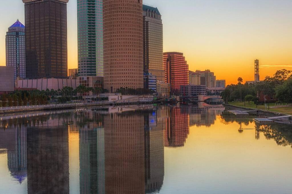 Chic Bungalow Apartment Steps From Armature Works & Downtown Riverwalk Tampa Esterno foto