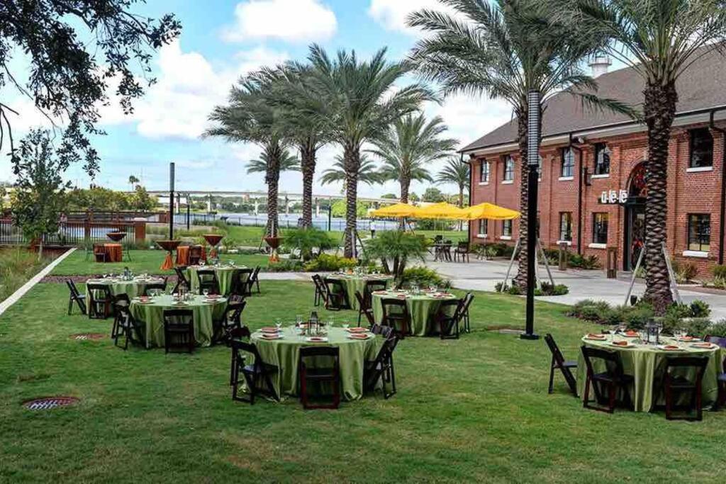 Chic Bungalow Apartment Steps From Armature Works & Downtown Riverwalk Tampa Esterno foto