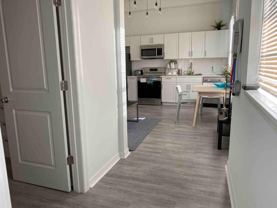 Chic Bungalow Apartment Steps From Armature Works & Downtown Riverwalk Tampa Esterno foto