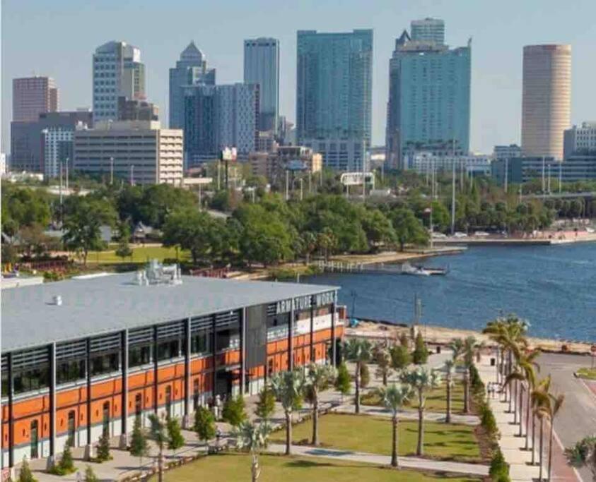 Chic Bungalow Apartment Steps From Armature Works & Downtown Riverwalk Tampa Esterno foto