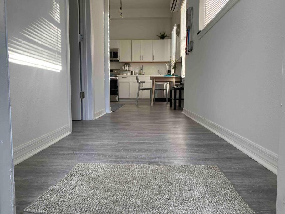 Chic Bungalow Apartment Steps From Armature Works & Downtown Riverwalk Tampa Esterno foto