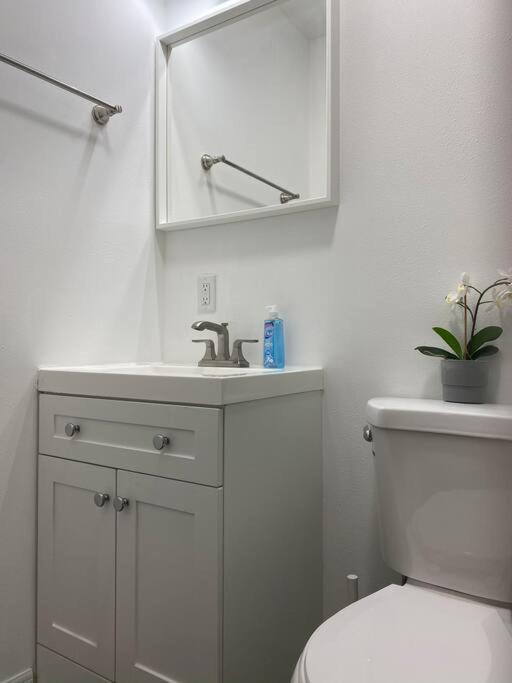 Chic Bungalow Apartment Steps From Armature Works & Downtown Riverwalk Tampa Esterno foto