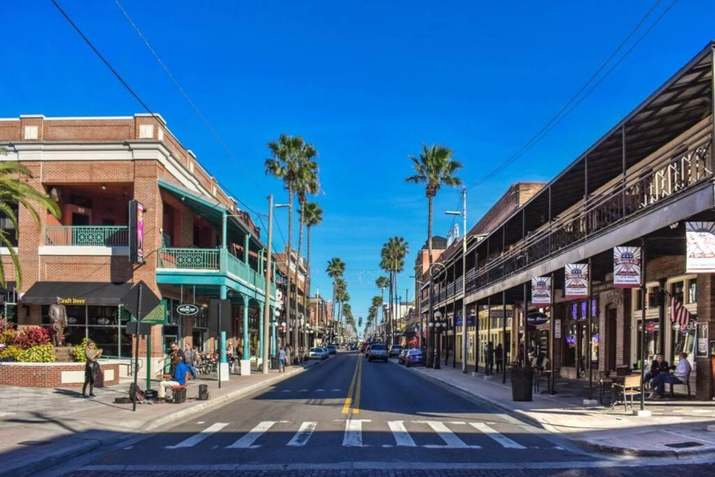 Chic Bungalow Apartment Steps From Armature Works & Downtown Riverwalk Tampa Esterno foto