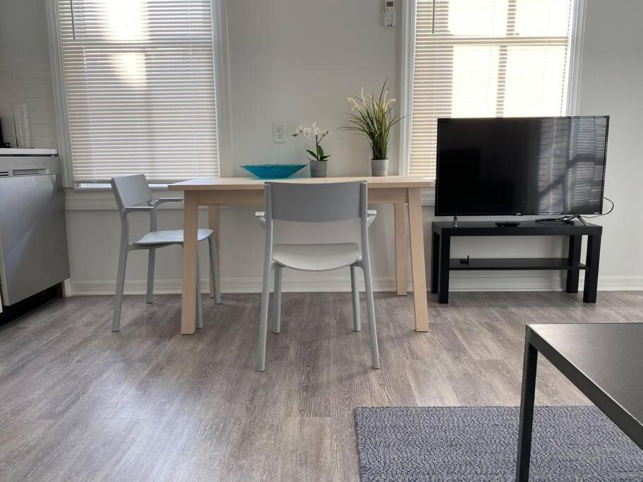 Chic Bungalow Apartment Steps From Armature Works & Downtown Riverwalk Tampa Esterno foto